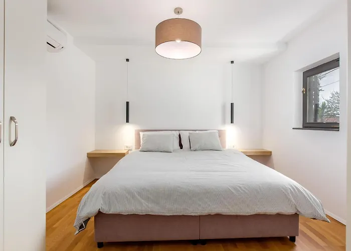 2 Bedroom In Nyaraló Ičići